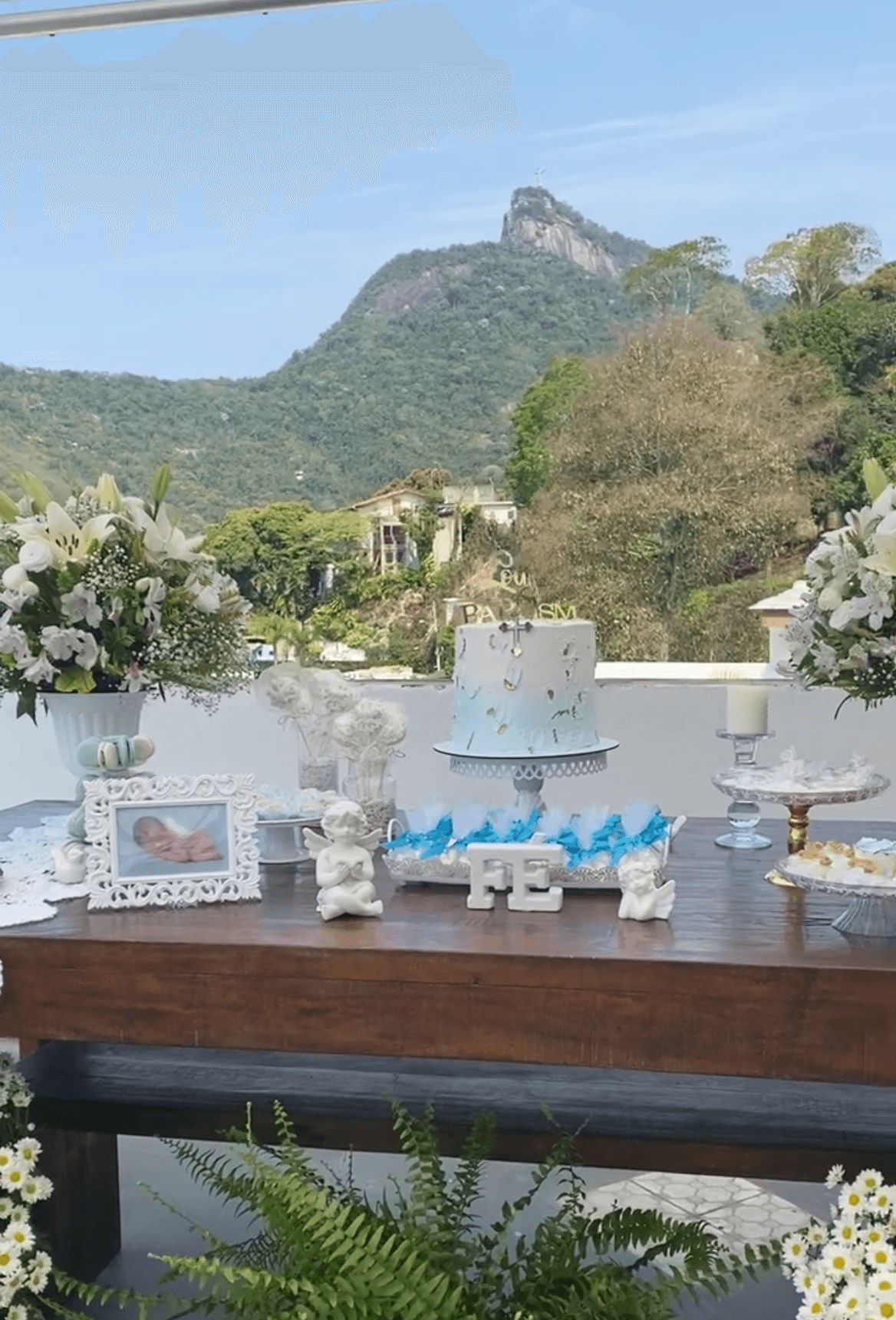 Os dias — mesa decorada para celebração íntima
