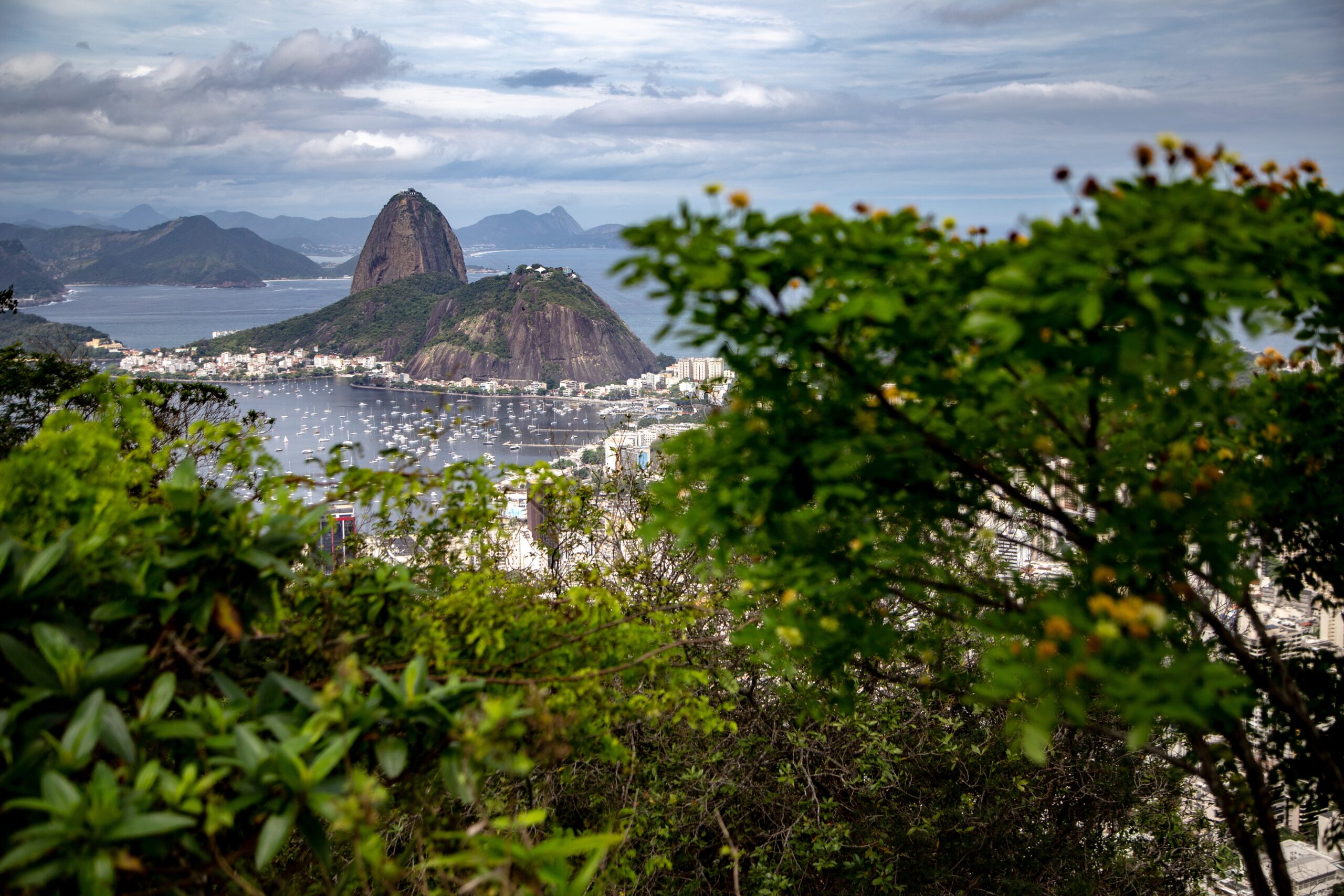 Refúgio em Santa Teresa — casarão e silêncio